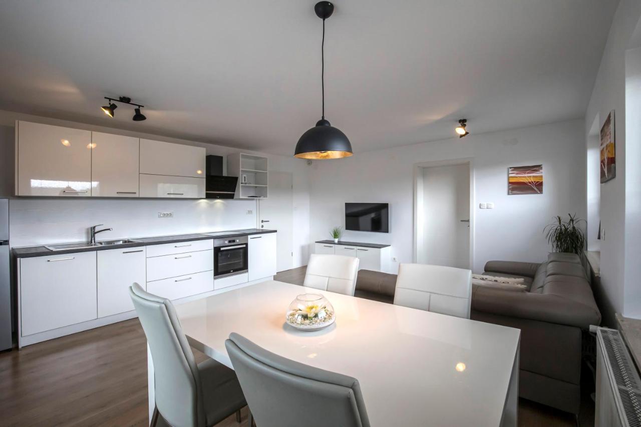 Apartments Vila Apolonia Ljubljana Luaran gambar