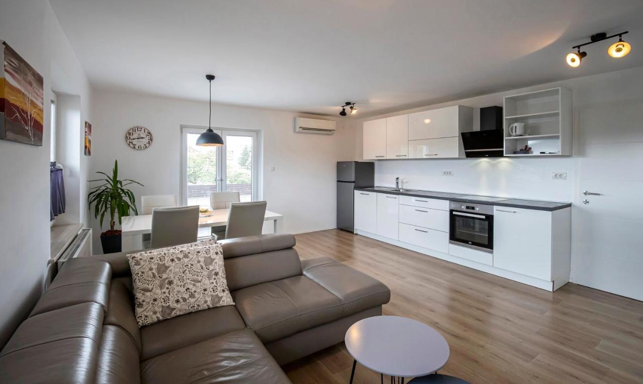 Apartments Vila Apolonia Ljubljana Luaran gambar
